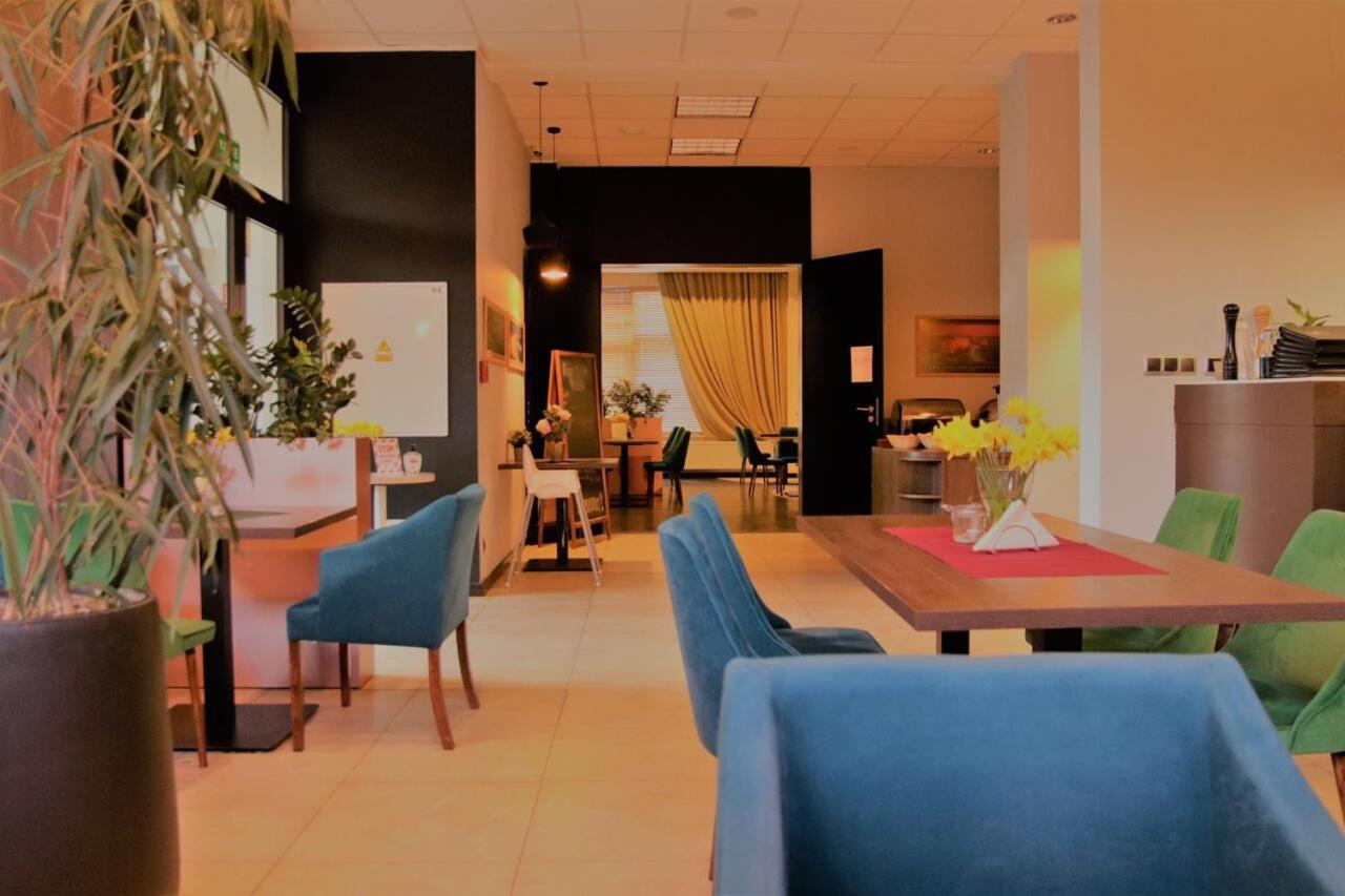 Hotel Eclipse Domasław Esterno foto