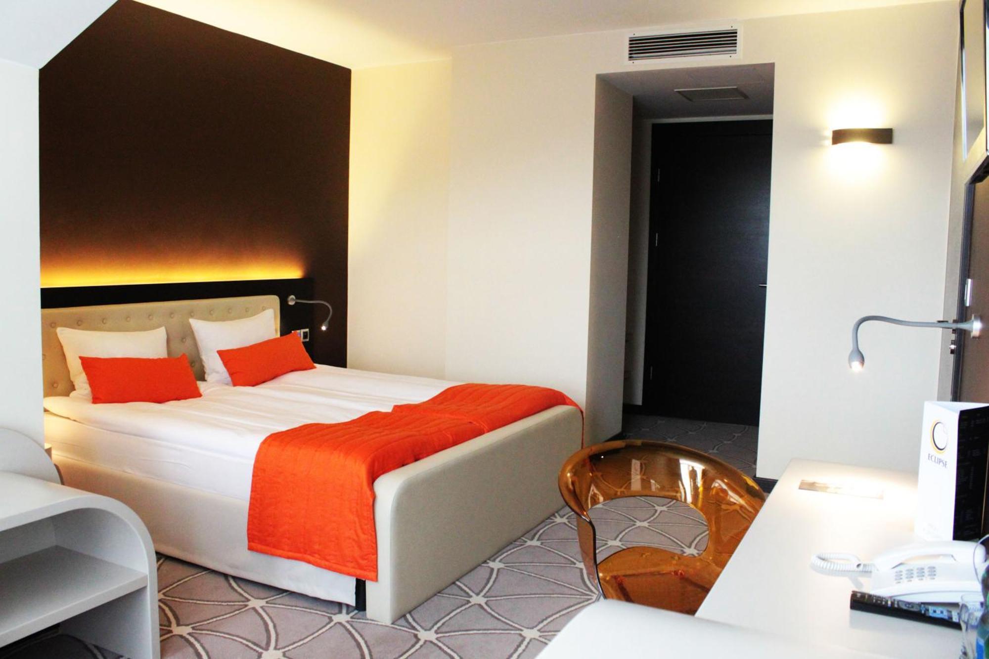 Hotel Eclipse Domasław Esterno foto